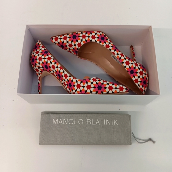 Manolo Blahnik Women's Pointed BB Linen Stiletto Pumps - EU37/US7 - Picture 11 of 12